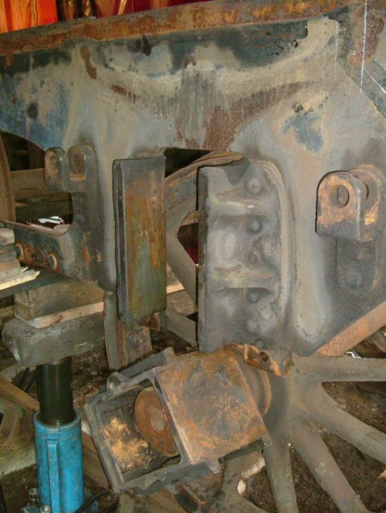 Axlebox drops clear of the hornguide