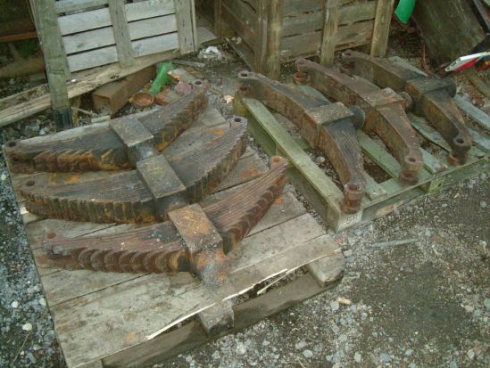 These are the springs from the tender - they will soon be going away for overhaul and re-tempering. At some point in its life the tender was fitted with one odd spring with more leaves that all the others. This will be corrected during the spring re-furbishement.